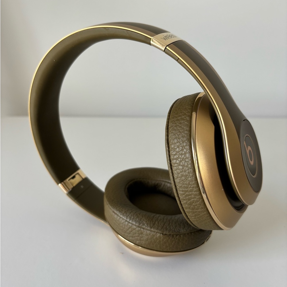 Balmain x Beats by Dre Studio3 Wireless Headphones - Gold and Olive - Picture 5 of 7